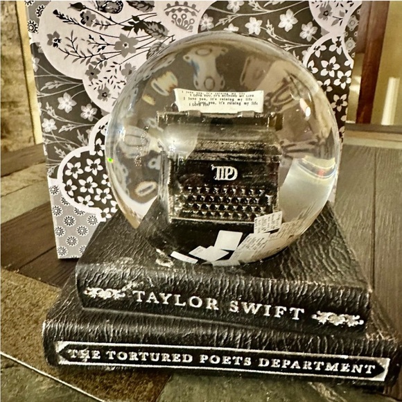 NEW Taylor Swift TTPD snow, globe, tortured poets department - Picture 2 of 4